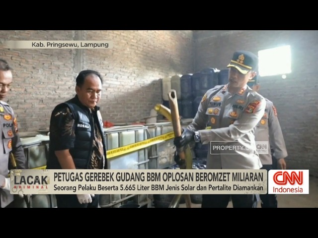 Youtube Thumnail image of : Petugas Gerebek Gudang BBM Oplosan Beromzet Miliaran